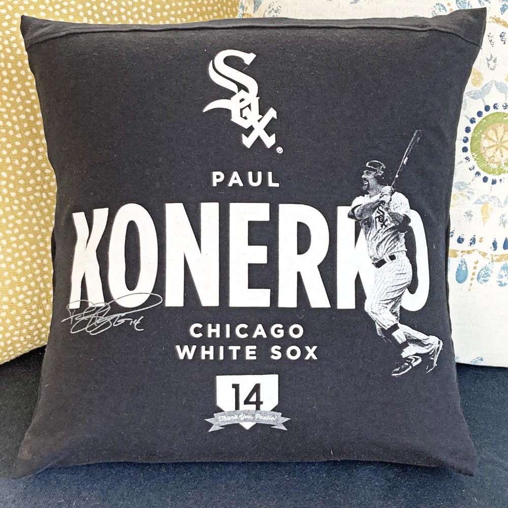 Chicago White Sox Paul Konerko Baseball MLB T-shirt 16x16 Throw pillow cover